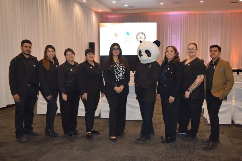 Jorge Bórquez, Gladys Ulloa, Natalie Salgado, Anna Hernández, Maritza Santiago, Paco el Panda, Olga Moreno, Hitzalí Pineda y Josué Orozco, conforman el staff de Hotel Coral & Marina.