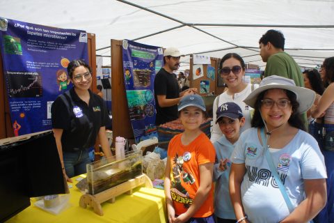 Elsa Venegas, Luz, Esteban, Samantha y Melanie.