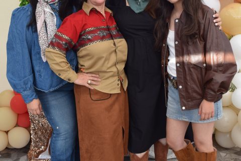 Karina Ojeda, Chuyita de Ojeda, Yuvanny Ojeda y Julieta.