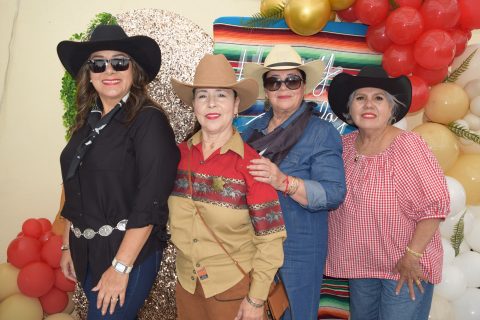 Viviana Guzmán, Chuyita, Martha Flores y Evangelina Altamirano.