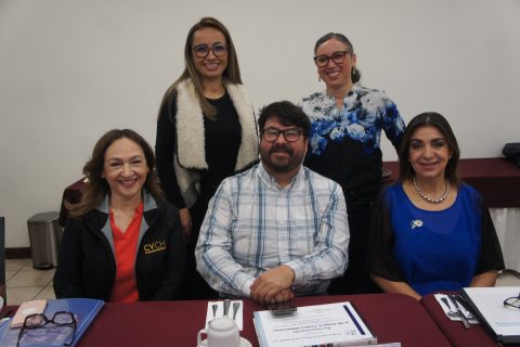 Adriana Ayón, Cynthia Castillo, Carmen Vázquez, Sergio Campos y Jazmín Cato.