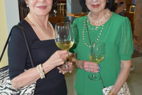 Roselia Bonifaz y María Campuzano. 