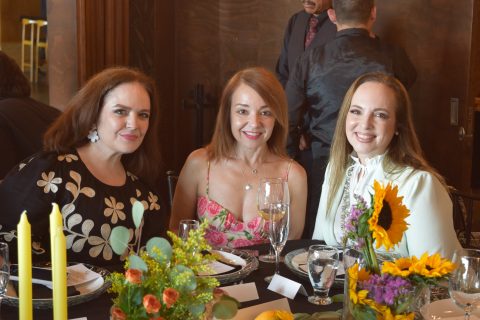 Laura, Alexa y Erika Swain.