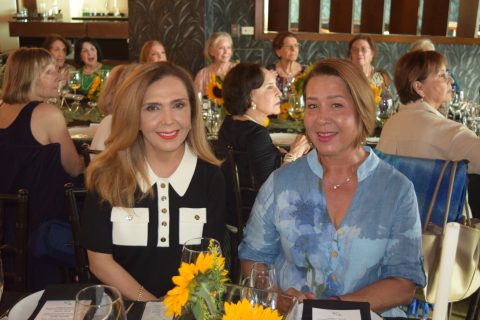 Elvira Romero y Monique Rendón.