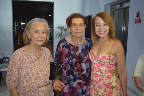 Gloria de Ramírez Barreto, Maura Rendón y Alexa Swain. 