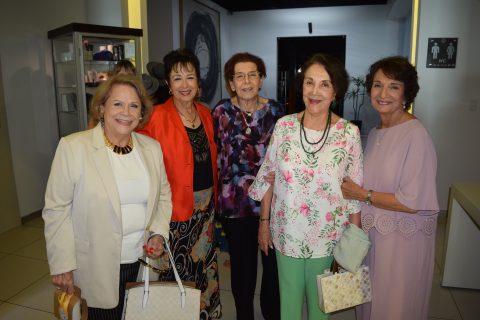 Elsa María Tavarez, Norma Swain de Malagamba, Maura Rendón, Ma. Eugenia Bonifaz de Novelo y Ana Luisa Hernández de Suárez. 