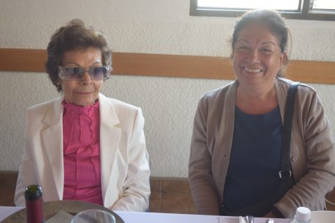 Verónica Salas y Leticia Salas.