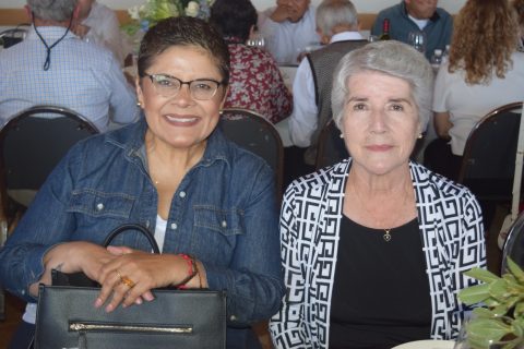 Carmen Marmolejo y María de Peralta, del grupo “Acción Católica”.