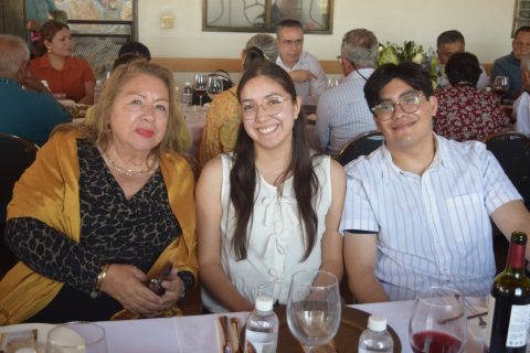 Mercedes Carrillo, Perla Barajas y Brian Hernández.
