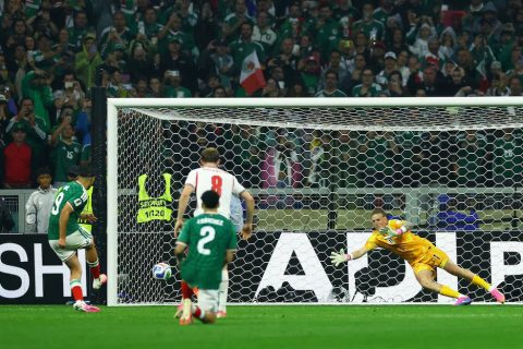 Raúl Jiménez reavivó la esperanza mexicana tras anotar al 69'.