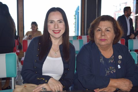 Tere Encinas y Lupita Pedroza.
