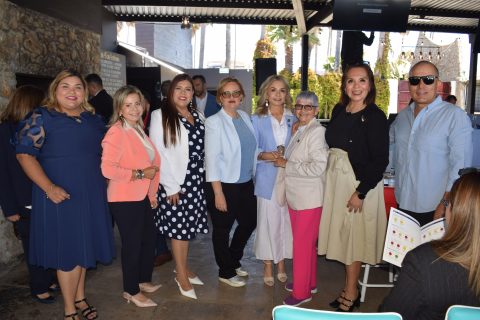 Dulce Huerta, Aracely Carrillo, Dulce Reynoso, Blanca Lamb, Elizabeth Lobo, Alejandra Cital, Nirvana Cruz y Marco Antonio Aguilar.