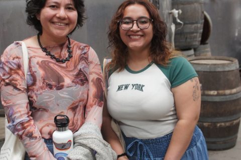 Crista y Karen Aguilar.