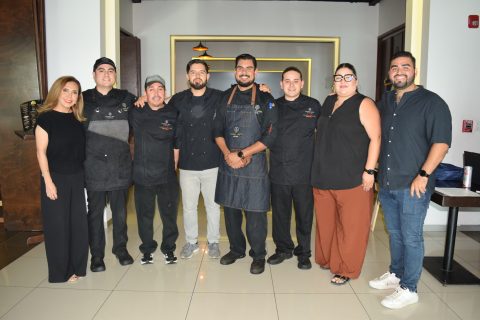 Elvira Romero, Omar Ramírez, Erick Pérez, Agustín Álvarez, Iván Hernández, Jaime Montaño, Bianca Moreno y Carlos Valdez. 