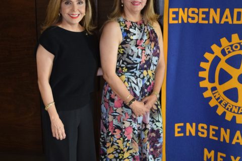 Elvira Romero y Faviola Romero.
