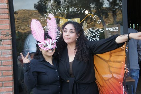 Karla González y Mirna Borrego.