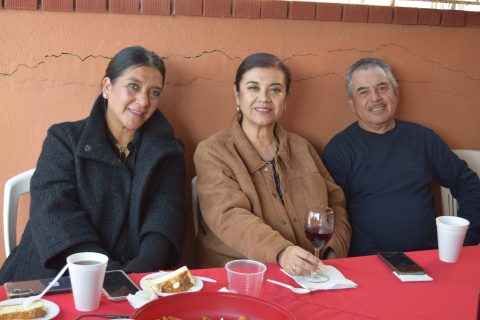 Carla, Alma Delia y Néstor.