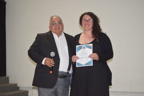 Ponciano Vázquez e Ilse Abigail Arreola, ganadora del segundo lugar.