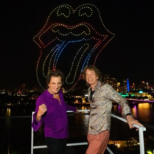 Show de drones ilumina el estreno de The Rolling Stone