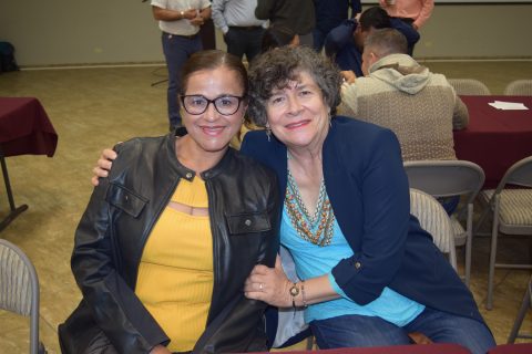 Teresa Valenzuela y Rosa González.