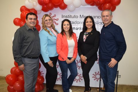 Héctor Estrada, Lili Salcedo, Danna Barrios, Claudia González y David Pérez. 