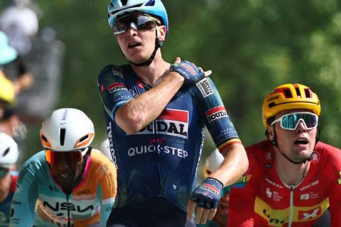 Tim Merlier conquistó el primer lugar de la etapa 7.