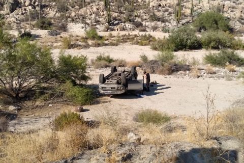 Muere mujer en volcadura