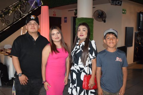 Christian Flores, Valeria Fontes, Melisa García y Azael.