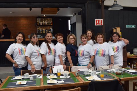 Las maestras jubiladas celebraron su día con una camiseta conmemorativa. 