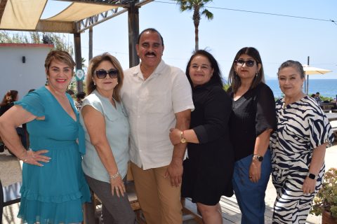 Vicky Licona, Sonia Núñez, Julio Medina, Gabriela Arce, Lety Pérez y Luz María Lizárraga. 