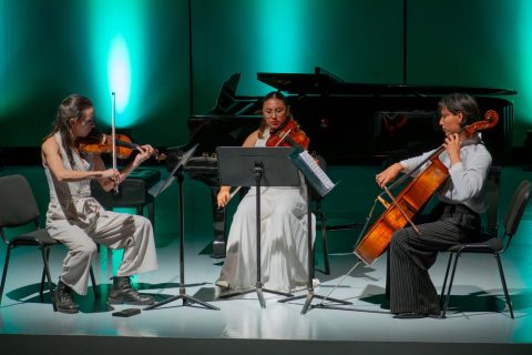 Kapsis Trío brilla en el escenario