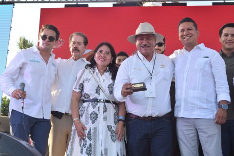 Luis Novelo, Roberto Lyle, Adhara García, Raymundo Carrillo y Luis Nolasco.