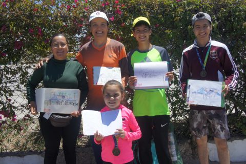 La familia Quiñonez Torres participó en la entretenida actividad.