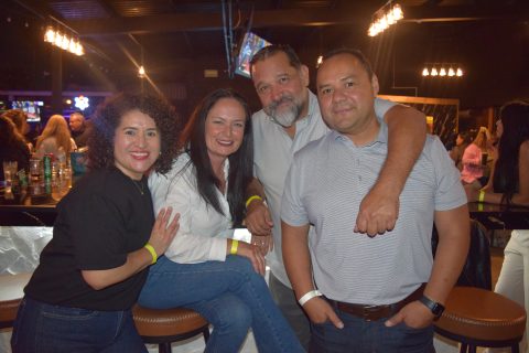  Adriana, Vanessa, Enrique y Gabriel.