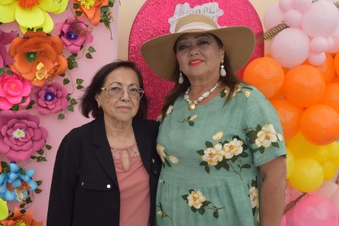 Antonia Martínez y su hija Ma. Antonieta González.
