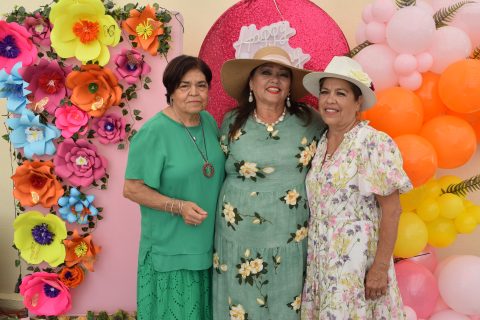 Tina Lachica Peña, Ma. Antonieta González y Elvira Lachica. 