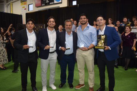 Atletas y entrenadores de excelencia fueron galardonados por su compromiso.
