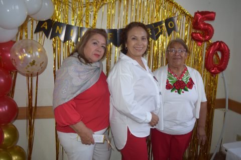 Mercedes Carrillo, Mary Rosales y Ana María González.
