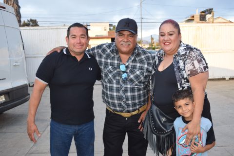 Raymundo Godoy, Ramón Villalobos, Ana Ruiz e Ian.