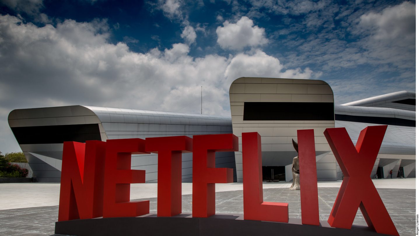 Netflix compra firma de Affleck