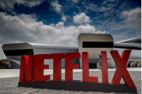 Netflix compra firma de Affleck