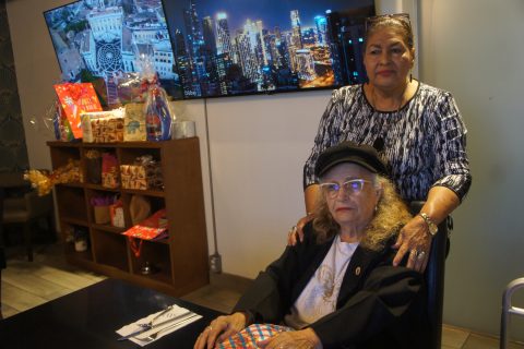 Carmen López y Enoe Morales.