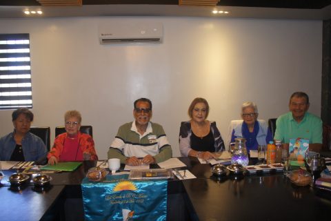 Yolanda Alonso, Tina Carbajal, Felipe Medina, Alma Lecuona, Aurora Jiménez y Rafael Vázquez conforman la mesa directiva, presidida por Felipe Medina. 