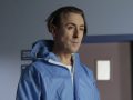 Alan Cumming rechaza fusión de Warner Bros.