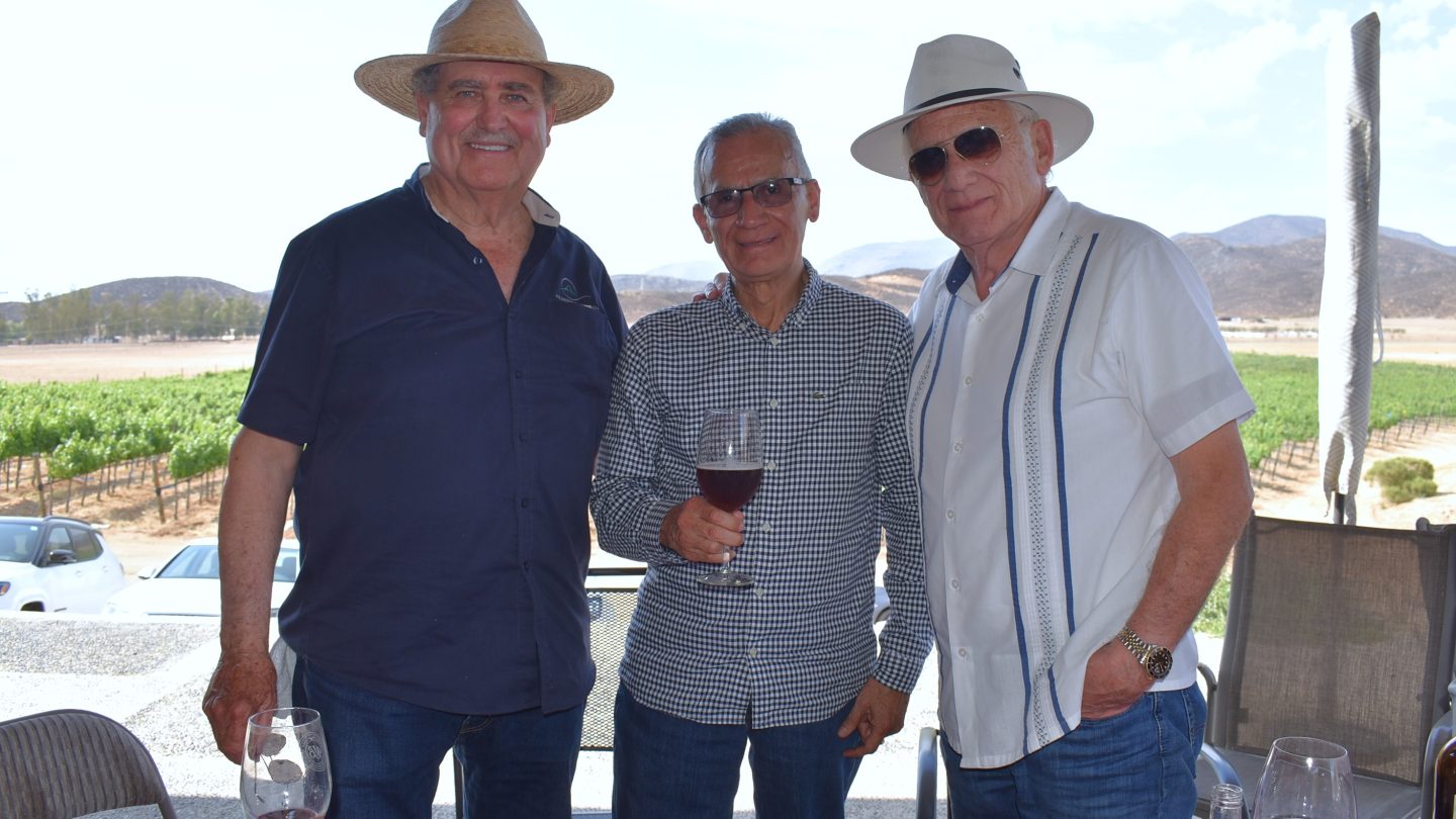 Disfrutan empresarios convivio campestre