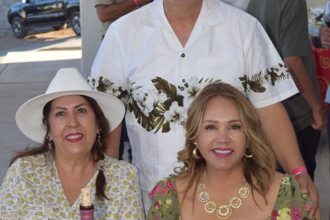 Salvador González, Rosy González y María Elena López.
