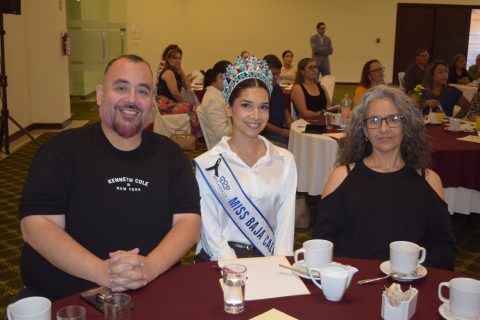 Karlo Carrillo, Melissa Huerta y Jenny Huerta. 