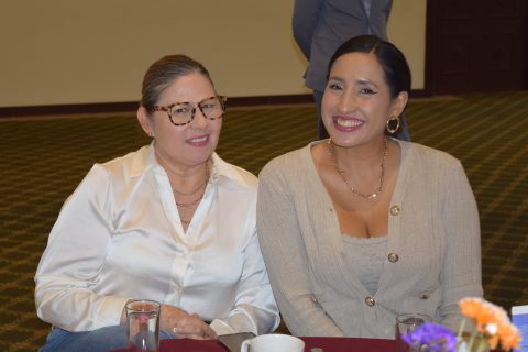 Sofía Valdez e Iris González. 