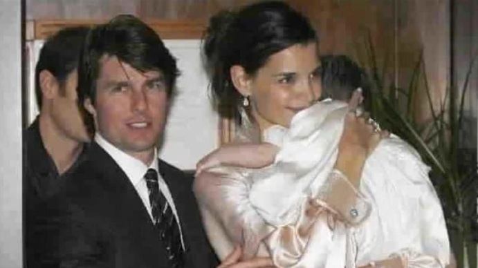 Suri deja legalmente el apellido Cruise