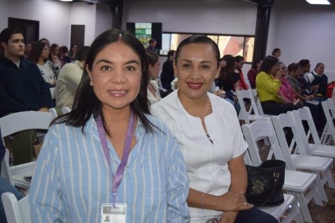 Ángela Torres y Elizabeth Contreras.